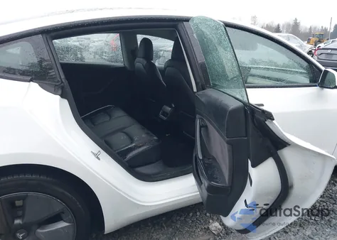 2022 Tesla Model 3 Long Range Dual Motor All-Wheel Drive z USA, uszkodzony, nr VIN 5YJ3E1EB5NF317960